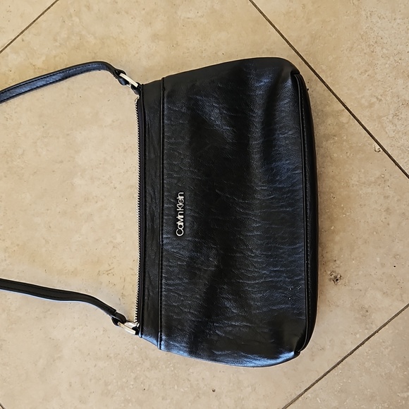 🆕️  Calvin Klein Black Crossbody Purse - Picture 2 of 8